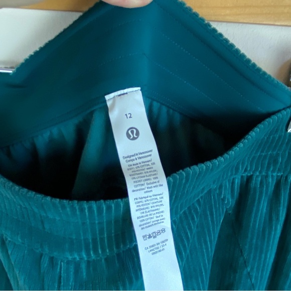 NWT Lululemon Scuba Mid-Rise Wide-Leg Crop Velvet Cord Storm Teal - Picture 8 of 9